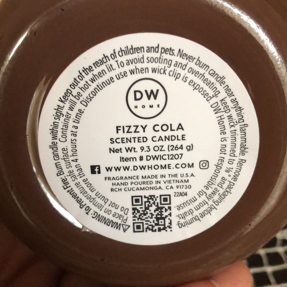 DW home Fizzy Cola hand poured candle - Picture 4 of 9